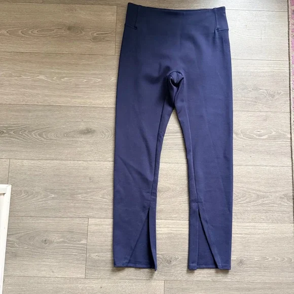 Halara High Waisted Split Hem Cropped Leggings Navy Blue Size M - Picture 2 of 5